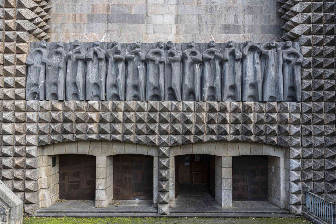 Guipúzcoa - Oñati 24 - santuario de Arantzazu.jpg